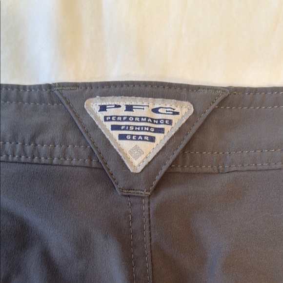 Columbia Green Cargo Shorts with Knee-Length Cut - Picture 7 of 10